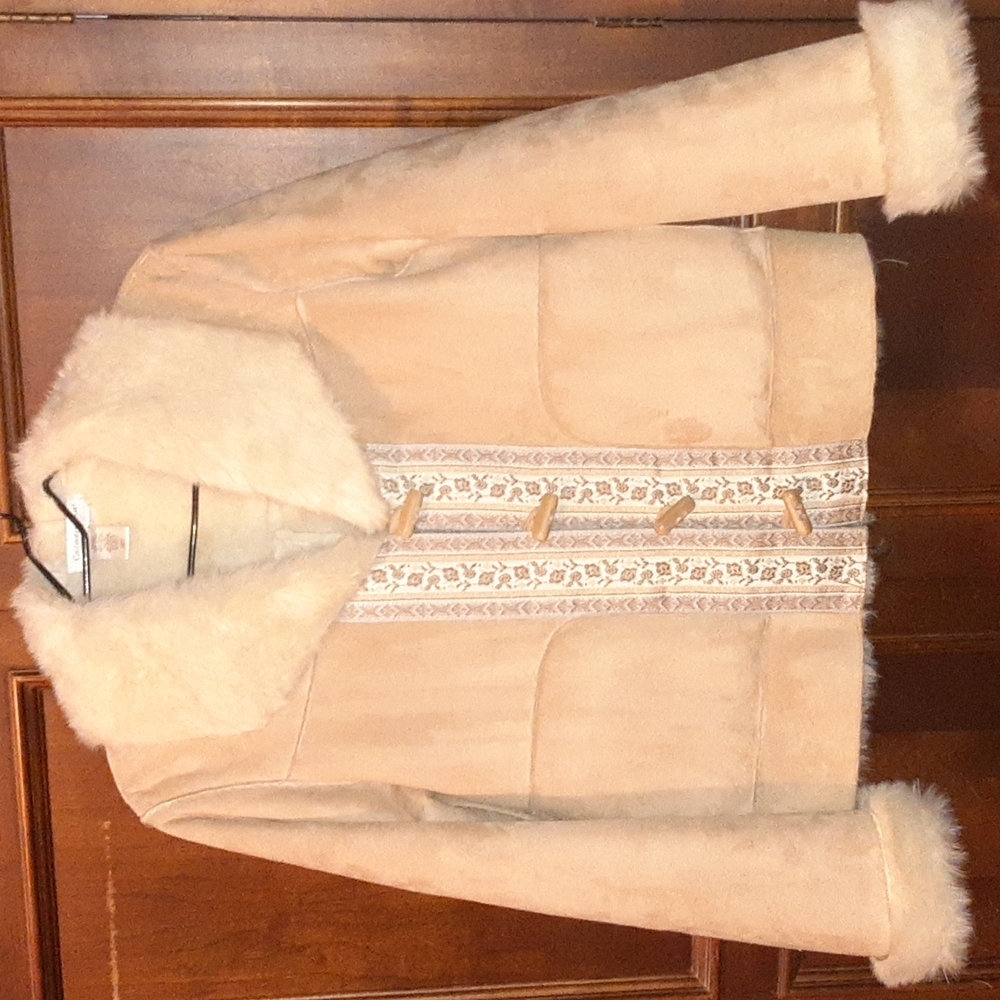 Coldwater Creek Ladies PXS faux Sherpa, polyester faux suede/fur in tan cream.